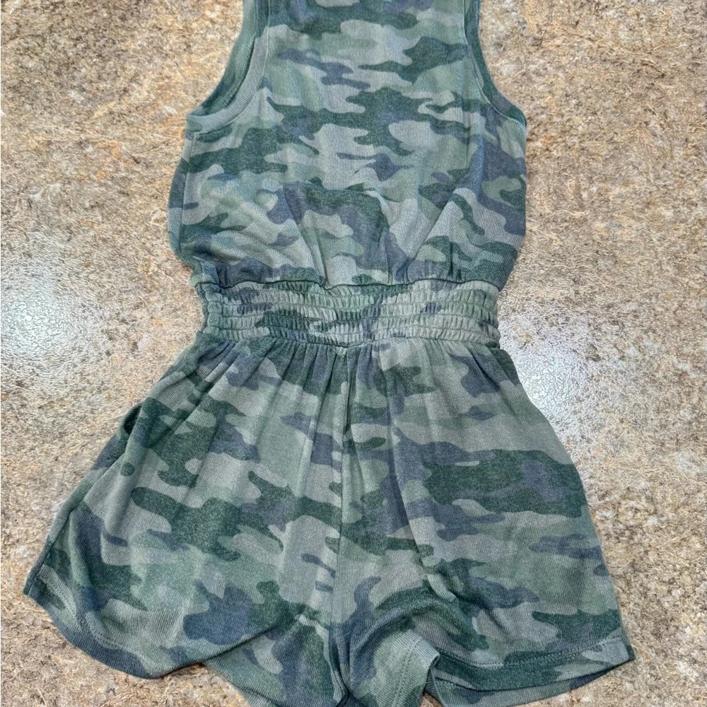 GAP Kids Girls Camo Romper – Size Small (6-7Y)